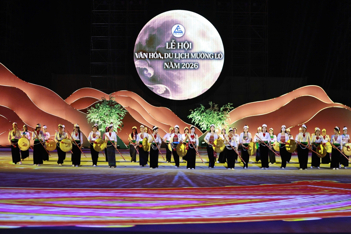 Mường Lò khai hội: Tinh hoa Xòe Thái lan tỏa sức sống di sản Mường Lò khai hội: Tinh hoa Xòe Thái lan tỏa sức sống di sản