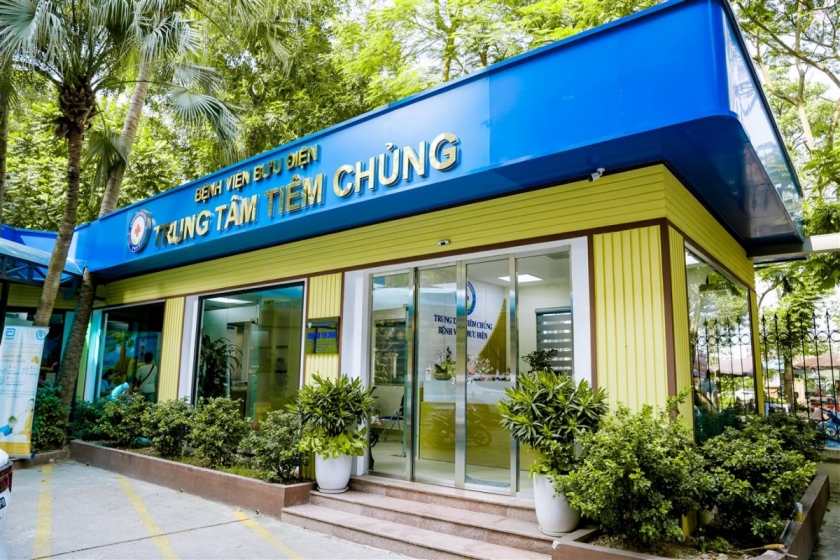 Trụ sở của Trung tâm Tiêm chủng Bệnh viện Bưu điện tại số 49 Trần Điền, phường Phương Liệt, Hà Nội.