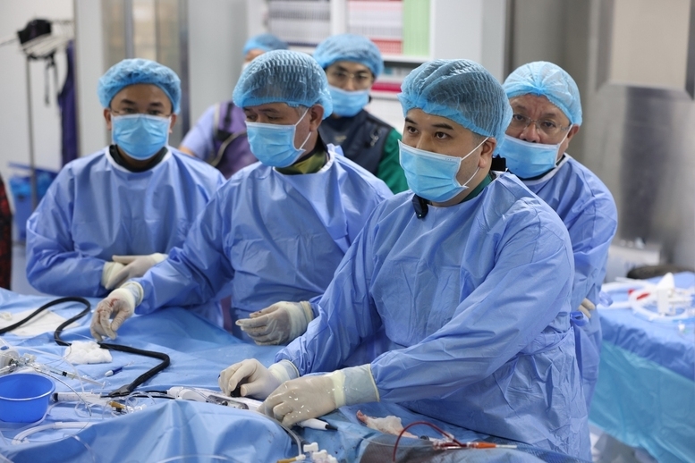 Chuyên ngành tim mạch Việt Nam đã có những bước tiến mạnh mẽ. Chuyên ngành tim mạch Việt Nam đã có những bước tiến mạnh mẽ.