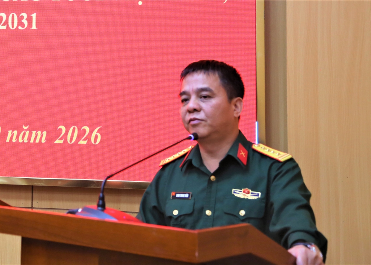 Đại tá Đinh Trung Kiên phát biểu