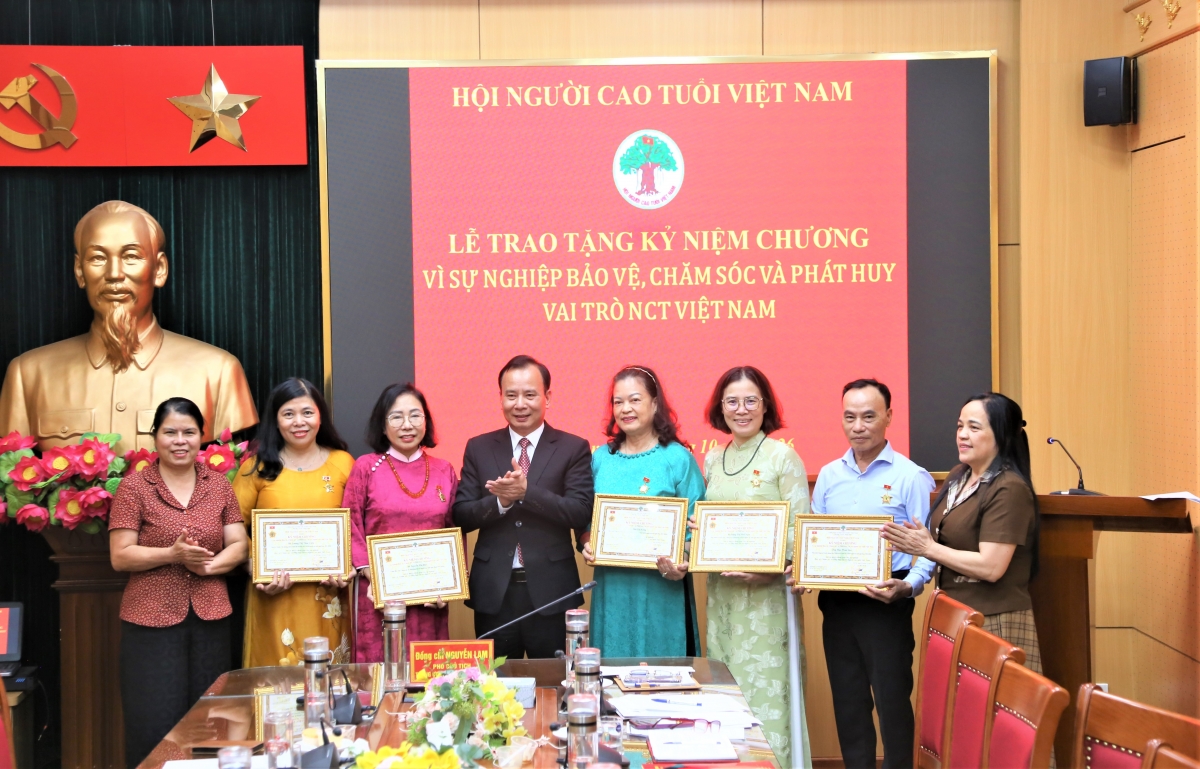 Hội NCT Việt Nam ghi nhận, tri ân những người góp sức chăm lo NCT