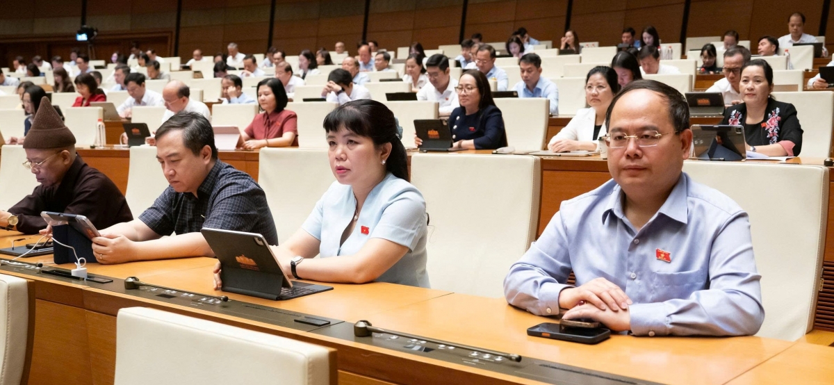 Các đại biểu tham dự phiến họp tại Hội trường sáng ngày 26/10