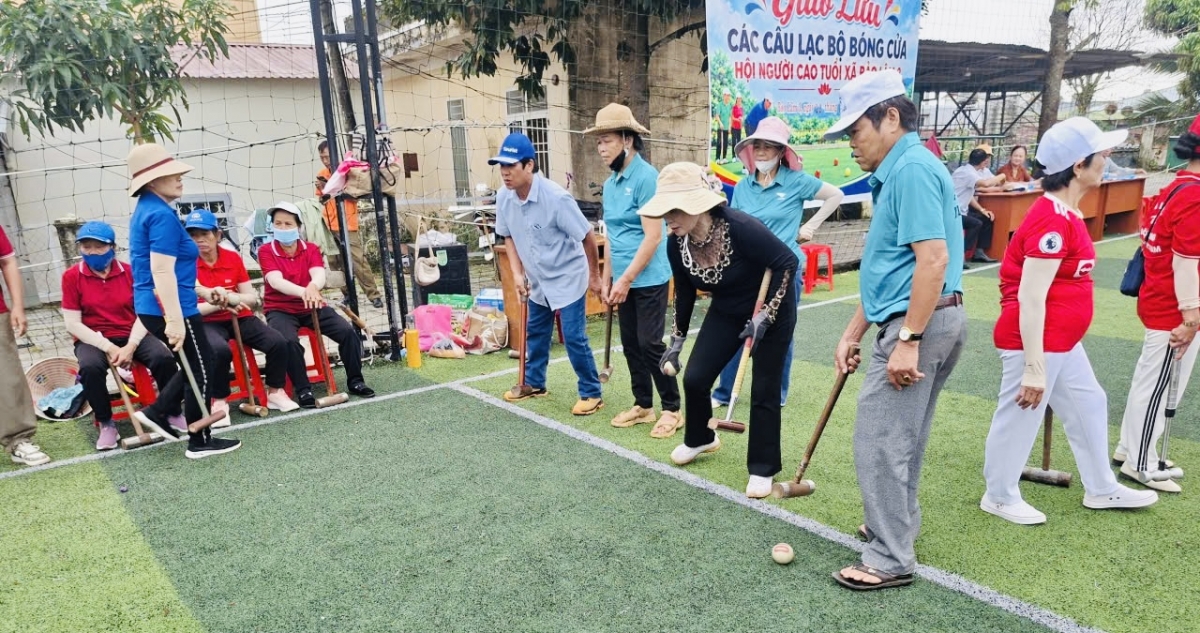 Thi đấu bóng cửa do Hội Người cao tuổi xã Bảo Lâm 3 tổ chức