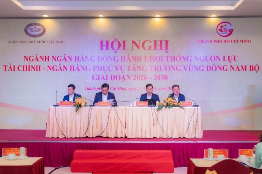Các đồng chí Lãnh đạo chủ trì Hội nghị. Các đồng chí Lãnh đạo chủ trì Hội nghị.