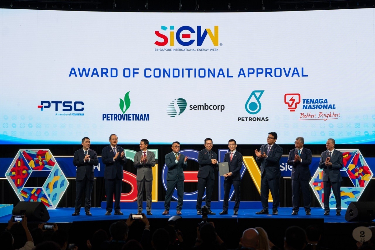 Đại diện các bên tham dự Lễ trao Chấp thuận có điều kiện.