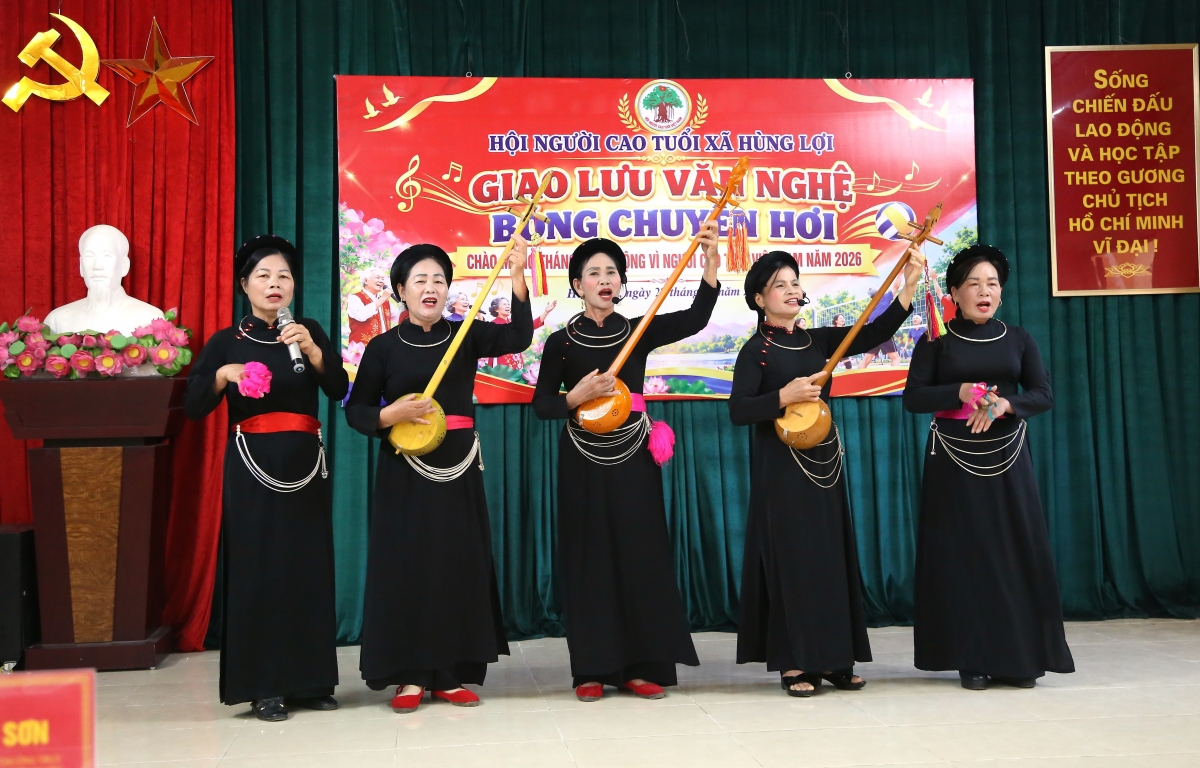 Một tiết mục văn nghệ tại buổi giao lưu