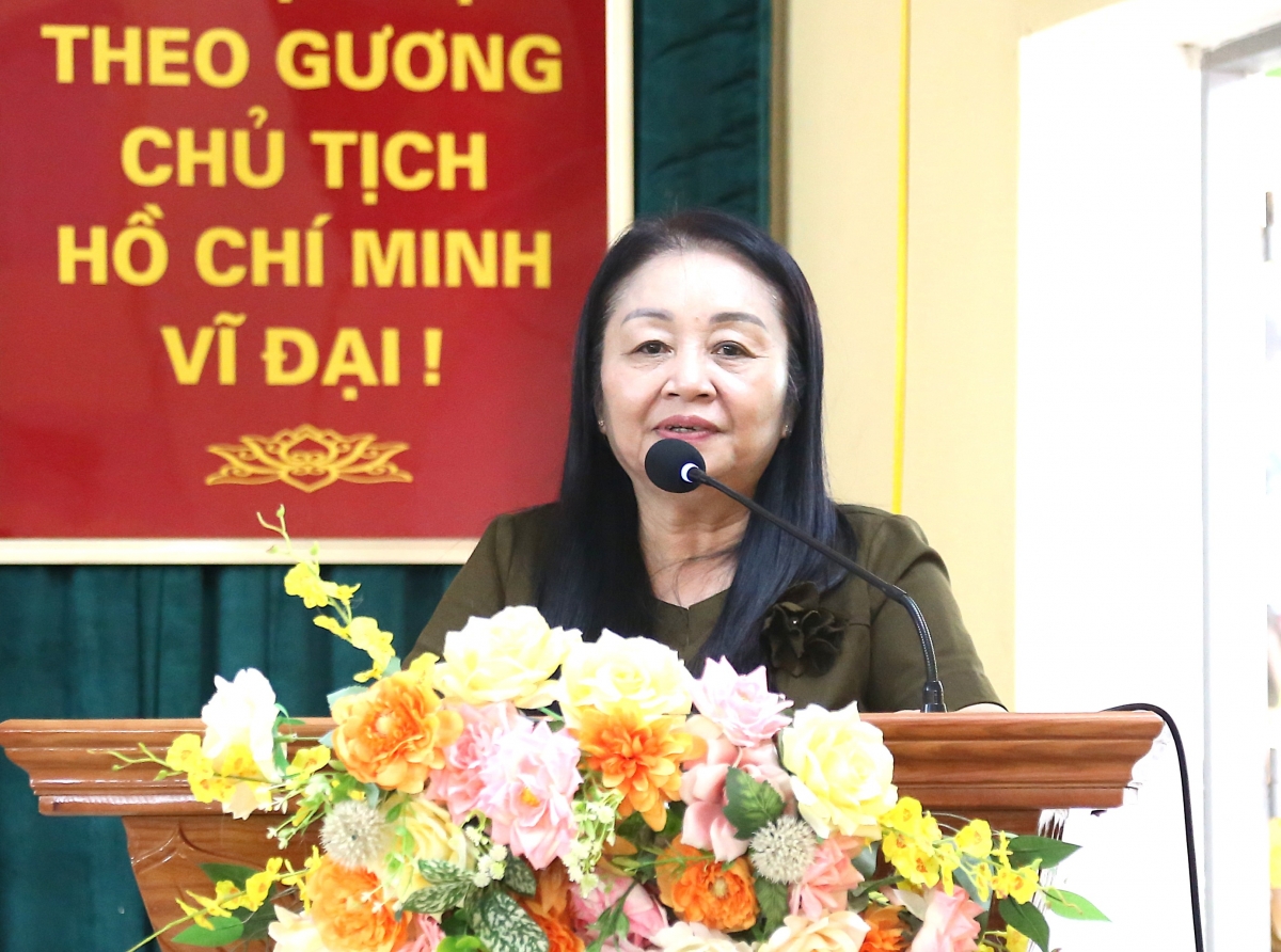 Bà Hà Thị Thu Hiền phát biểu