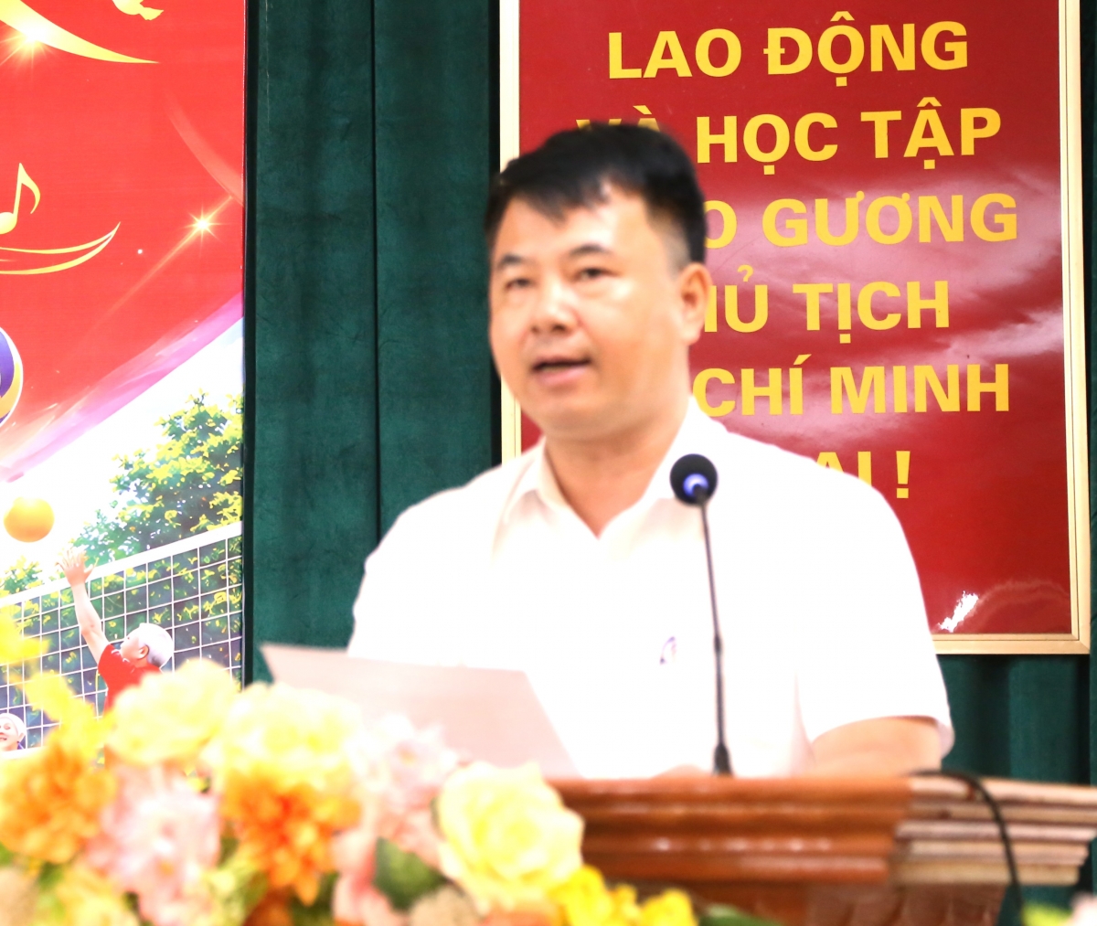 Ông Hà Quốc Trung phát biểu