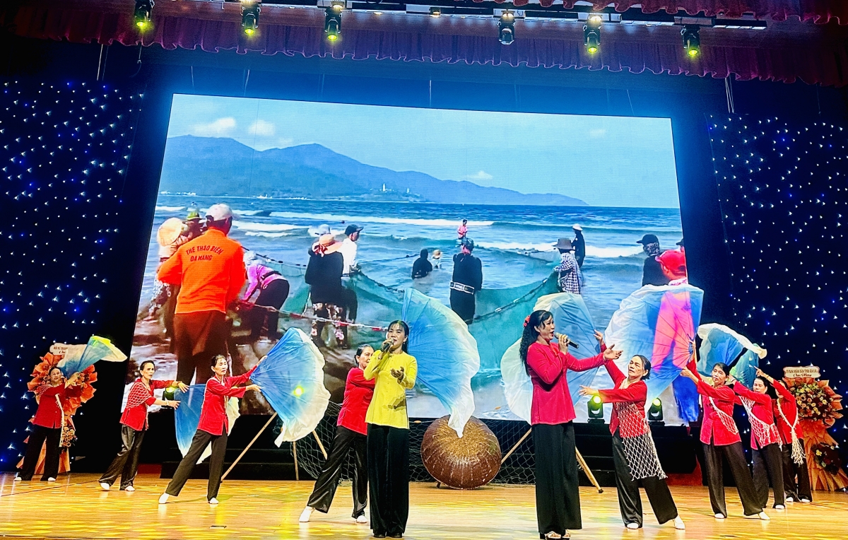 Khai mạc Liên hoan tiếng hát dân ca Người cao tuổi khu vực V: Lan tỏa giá trị văn hóa dân tộc