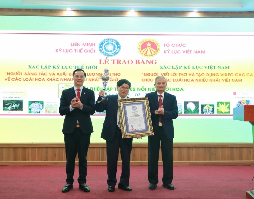 Nhà thơ Nguyễn Đình Tranh lập kỷ lục từ tình yêu hoa Nhà thơ Nguyễn Đình Tranh lập kỷ lục từ tình yêu hoa