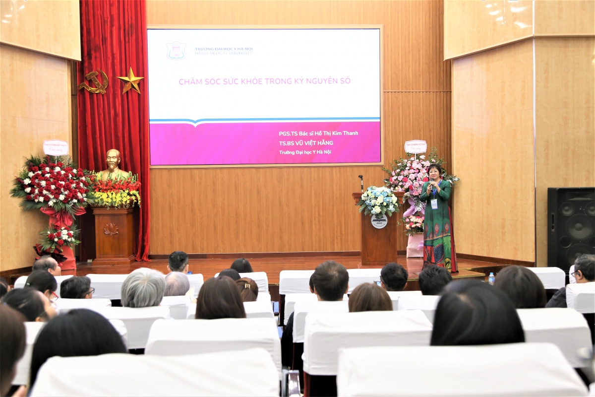 TS.BS Vũ Việt Hằng đại biện Đại học Y Hà Nội tham luận TS.BS Vũ Việt Hằng đại biện Đại học Y Hà Nội tham luận
