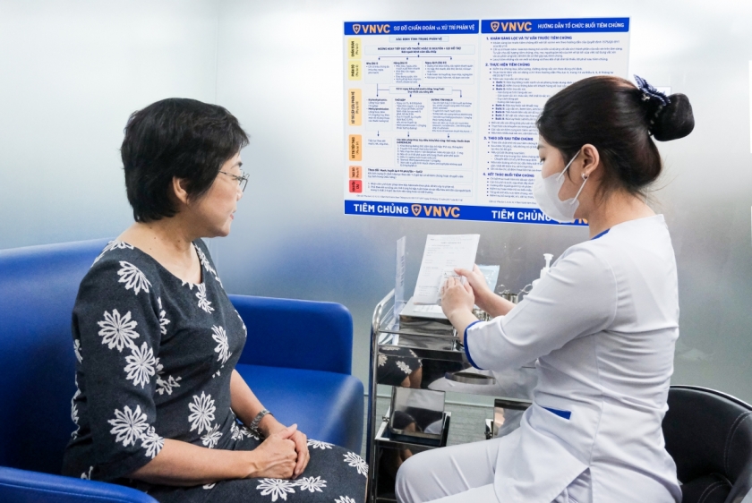 Vắc xin cúm liều cao tăng cường bảo vệ người cao tuổi