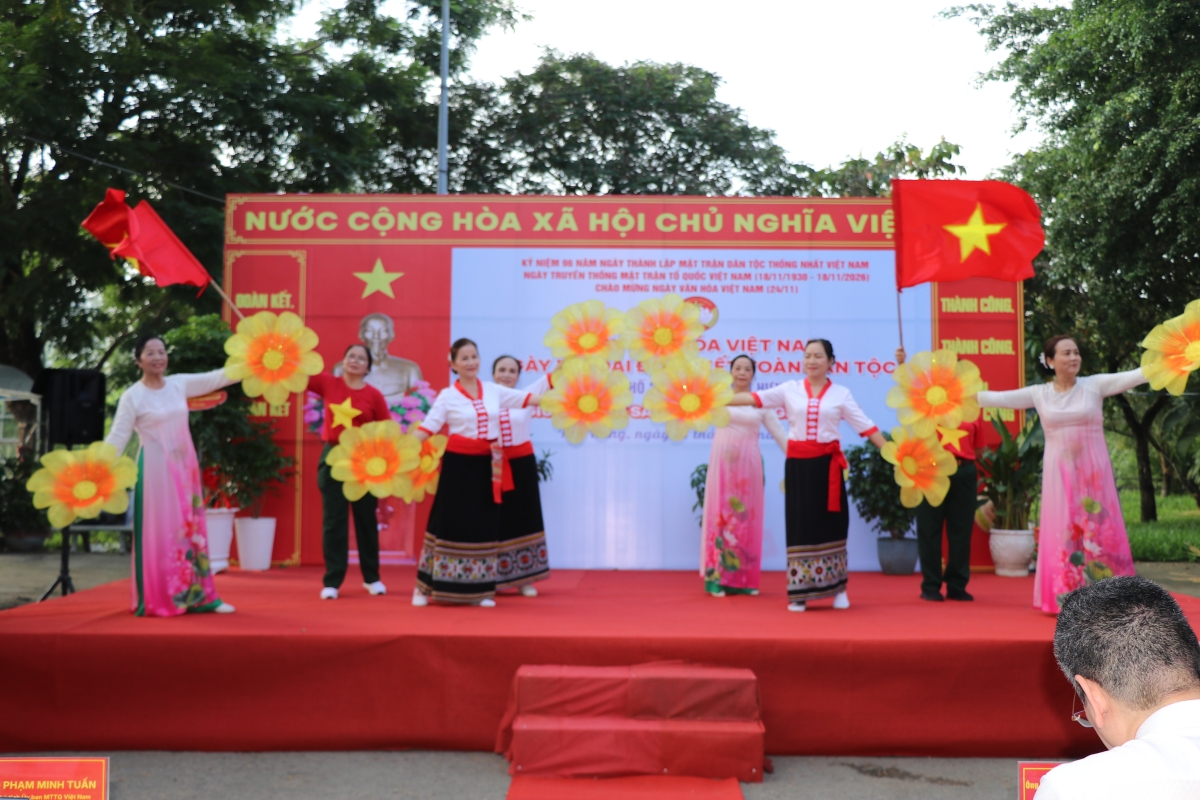 Lan tỏa tinh thần đại đoàn kết, xây dựng khu dân cư văn minh, nghĩa tình Lan tỏa tinh thần đại đoàn kết, xây dựng khu dân cư văn minh, nghĩa tình