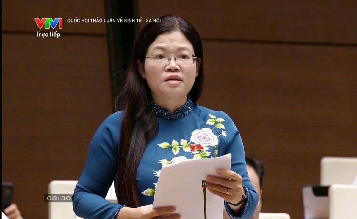 ĐBQH Lương Thị Hoa phát biểu tại phiên thảo luận về kinh tế - xã hội, Kỳ họp thứ 2, Quốc hội khóa XVI sáng ngày 31/10. ĐBQH Lương Thị Hoa phát biểu tại phiên thảo luận về kinh tế - xã hội, Kỳ họp thứ 2, Quốc hội khóa XVI sáng ngày 31/10.