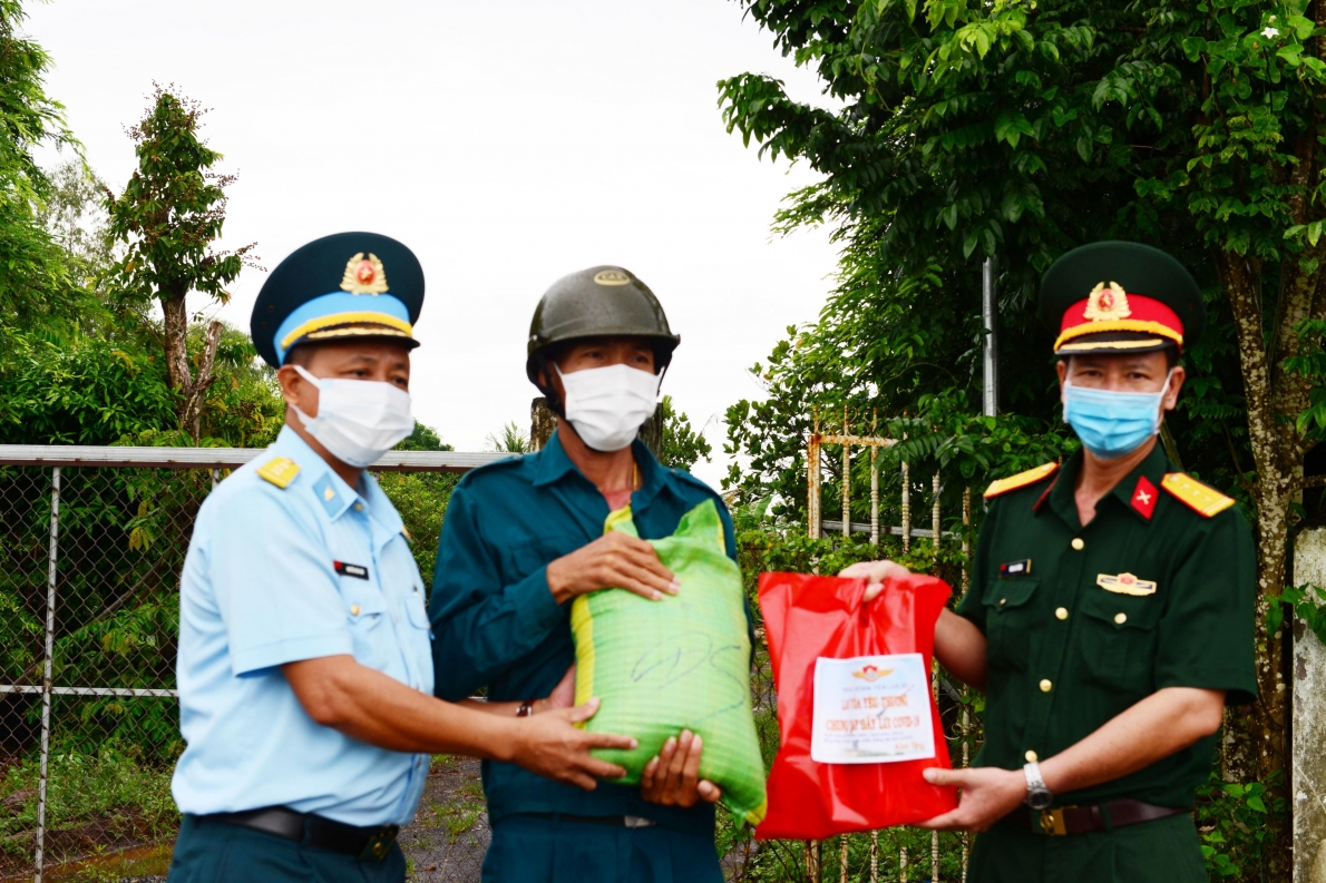 Tổ chức “Chiến dịch cao điểm giúp Nhân dân có hoàn cảnh khó khăn do ảnh hưởng của đại dịch Covid-19”