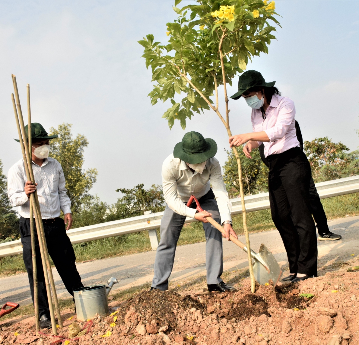 Huyện Bình Chánh, TP Hồ Chí Minh: Phát động ra quân tổng vệ sinh môi trường, trồng cây xanh