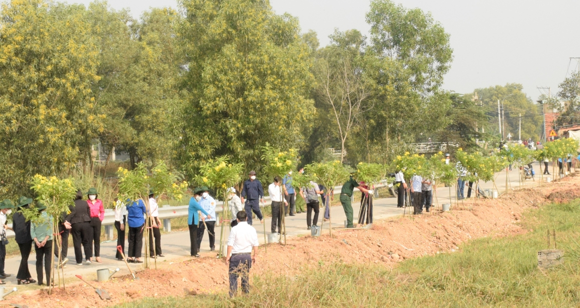 Huyện Bình Chánh, TP Hồ Chí Minh: Phát động ra quân tổng vệ sinh môi trường, trồng cây xanh