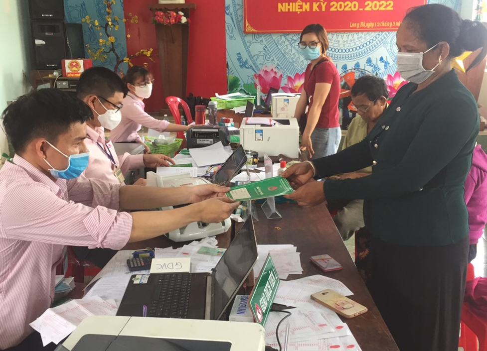 Phấn đấu giảm một nửa số hộ nghèo giai đoạn 2021-2025