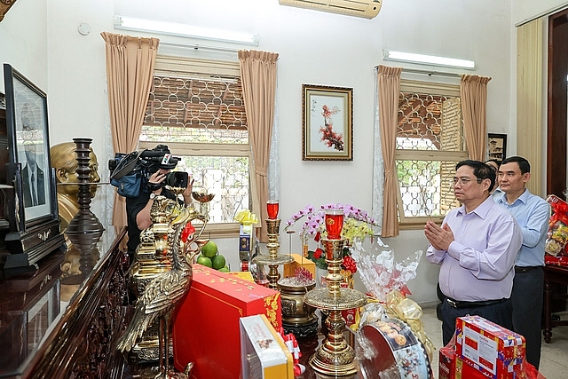 Thủ tướng Phạm Minh Chính dâng hương các đồng chí nguyên Thủ tướng Chính phủ đã từ trần