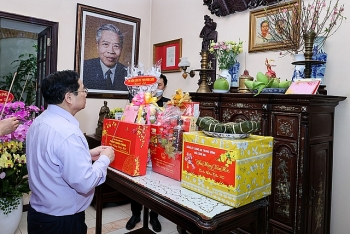 Thủ tướng Phạm Minh Chính dâng hương các đồng chí nguyên Thủ tướng Chính phủ đã từ trần