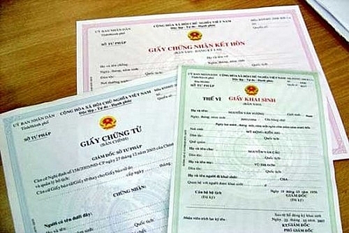 Từ 18/2 người dân khi đi làm thủ tục không cần mang Giấy khai sinh, Giấy kết hôn