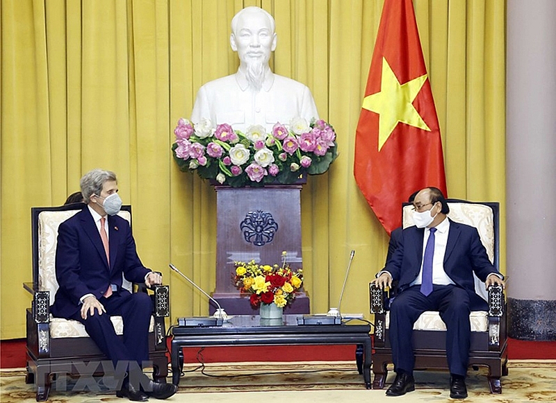 Chủ tịch nước Nguyễn Xuân Phúc tiếp Đặc phái viên Tổng thống Hoa Kỳ về biến đổi khí hậu