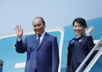 Chủ tịch nước và Phu nhân lên đường thăm Singapore