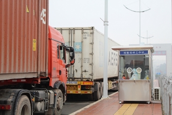 Còn hơn 1.000 xe hàng chờ xuất khẩu sang Trung Quốc