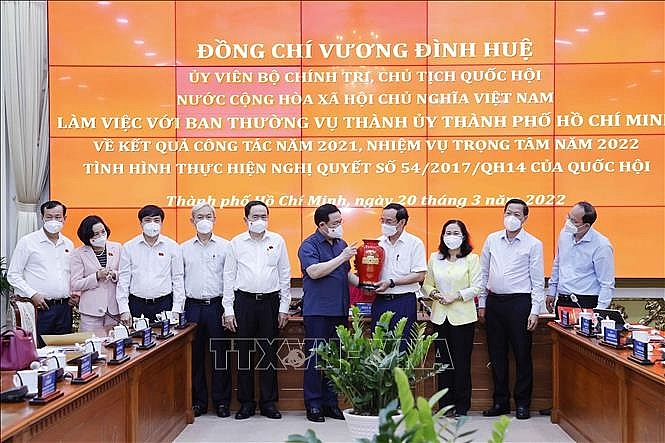 Chủ tịch Quốc hội làm việc với Ban Thường vụ Thành ủy TP Hồ Chí Minh