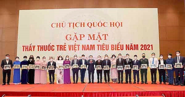 Chủ tịch Quốc hội gặp mặt thầy thuốc trẻ Việt Nam tiêu biểu