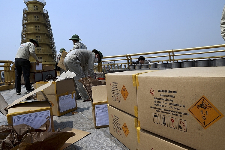 Cận cảnh trận địa pháo hoa tầm cao sẵn sàng khai hỏa dịp Giỗ Tổ Hùng Vương 2022