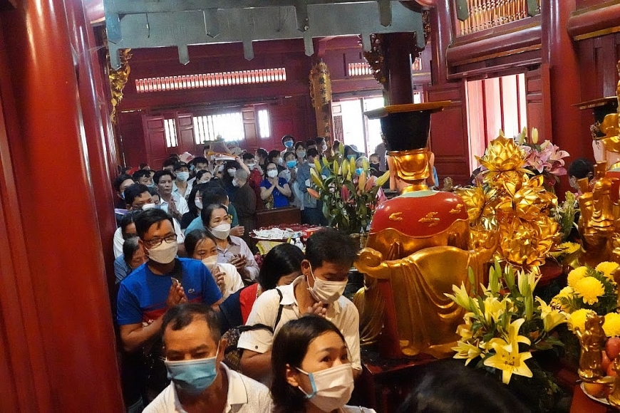 Biển người đổ về Đền Hùng dâng hương trước ngày khai hội