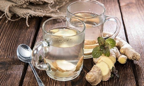 Nước gừng giúp chống say xe ôtô hiệu quả. Ảnh minh họa