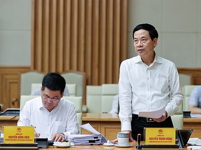 Theo Bộ trưởng Bộ Thông tin và Truyền thông Nguyễn Mạnh Hùng, chuyển đổi số đã tạo ra tài nguyên mới là dữ liệu, trở thành nguồn lực cho kinh tế số phát triển, mở ra không gian phát triển mới cho đất nước - Ảnh: VGP/Nhật Bắc