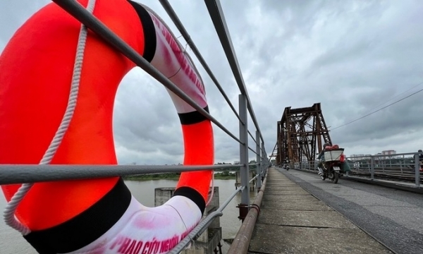 Phao cứu sinh trên cầu Chương Dương, Nhật Tân đã biến mất