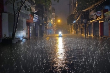 Hà Nội: Công bố 2 đường dây nóng hỗ trợ ứng phó ngập lụt