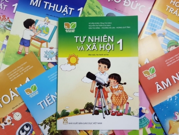 Yêu cầu giảm giá SGK và không ép học sinh mua sách tham khảo