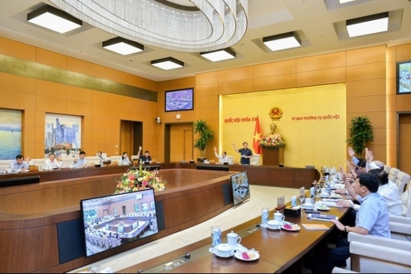 Nghị quyết về mức thuế bảo vệ môi trường đối với xăng, dầu được thông qua