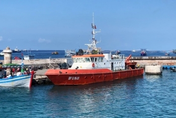 Tìm thấy 4 ngư dân sống sót trong vụ tàu cá Bình Thuận chở 15 người mất liên lạc