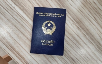 Pháp vẫn công nhận hộ chiếu mẫu mới của Việt Nam