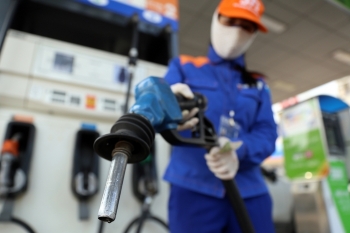 Giá xăng dầu hôm nay: Dự báo tiếp tục giảm mạnh?