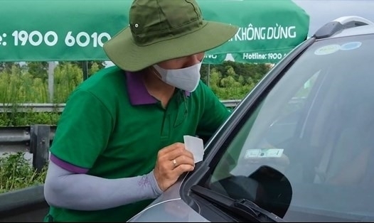 Bị tố dán chồng 40.000 thẻ thu phí ETC của ePass, VETC nói gì?