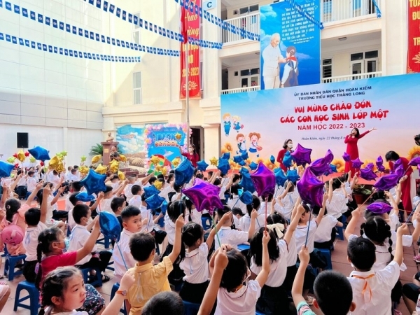 Học sinh lớp 1 nô nức tựu trường