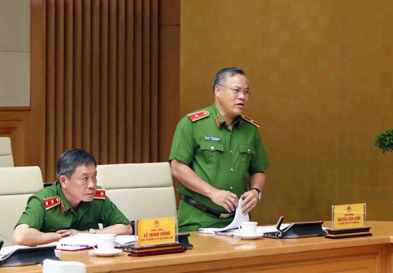 Thứ trưởng Nguyễn Văn Long phát biểu tại phiên họp.