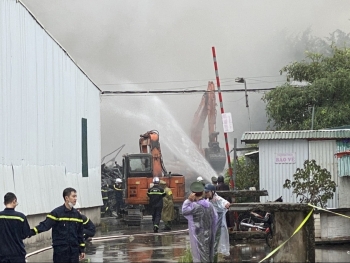 Hà Nội: Cháy lớn ở một nhà kho tại Hà Đông, có người thương vong