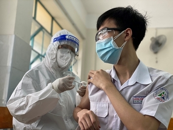 Hà Nội bắt đầu tiêm vaccine COVID-19 cho học sinh