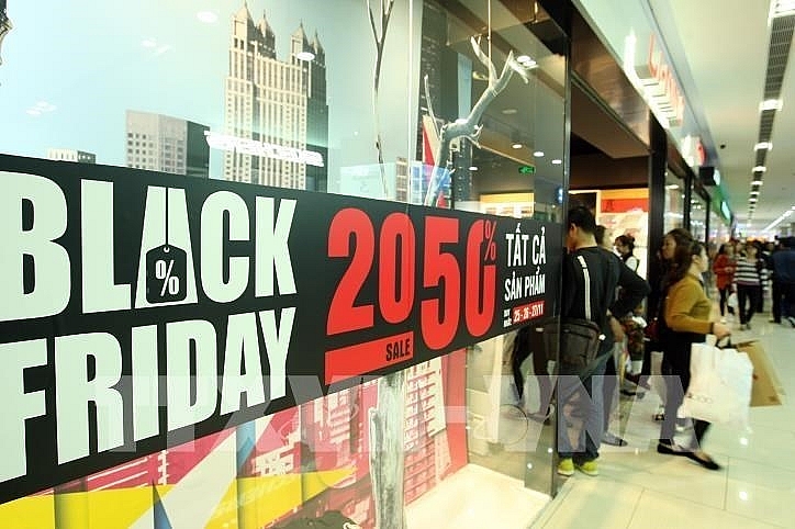 Nhiều thương hiệu lớn đồng loạt hạ giá trước ngày Black Friday