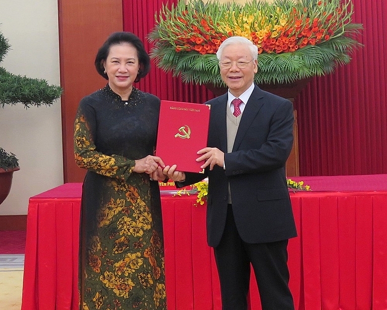 Tổng Bí thư trao quyết định nghỉ chế độ cho 6 Ủy viên Bộ Chính trị