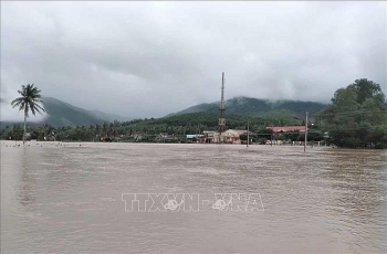 Mưa lớn tại Miền Trung khiến hàng nghìn nhà dân bị ngập lụt, nhiều khu vực xảy ra sạt lở