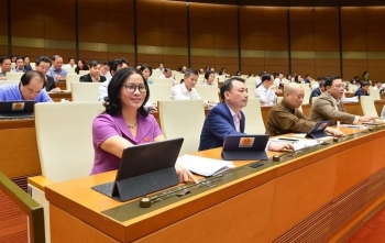 Ngày 10/11, Quốc hội biểu quyết thông qua Nghị quyết về Kế hoạch phát triển kinh tế - xã hội năm 2023